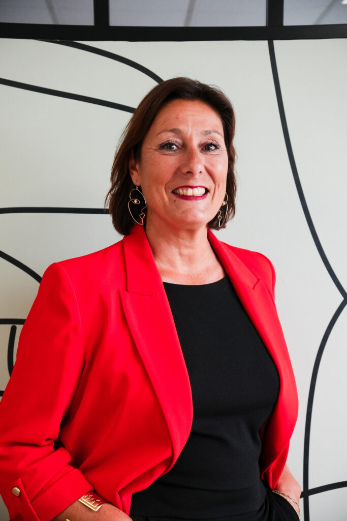 Portrait de Delphine Girard, fondatrice de DGI Courtage, courtier en assurance près de Poitiers